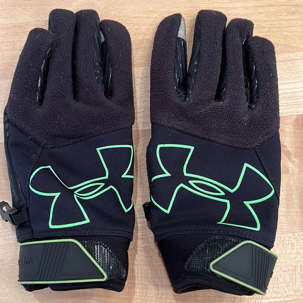 Kids UA gloves